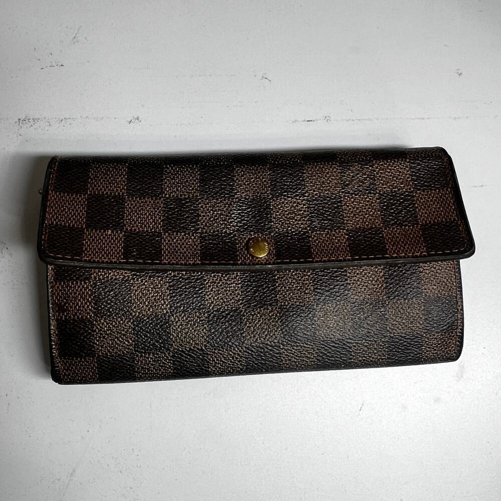 Authentic Louis Vuitton Damier Sarah Wallet